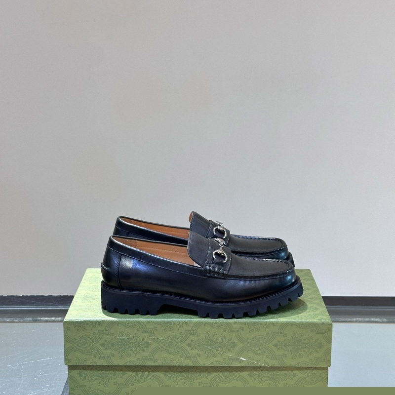 G*u*i leather shoes
